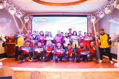 Stroj na skladanie papiera